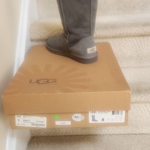 UGG Ladies boot size 8